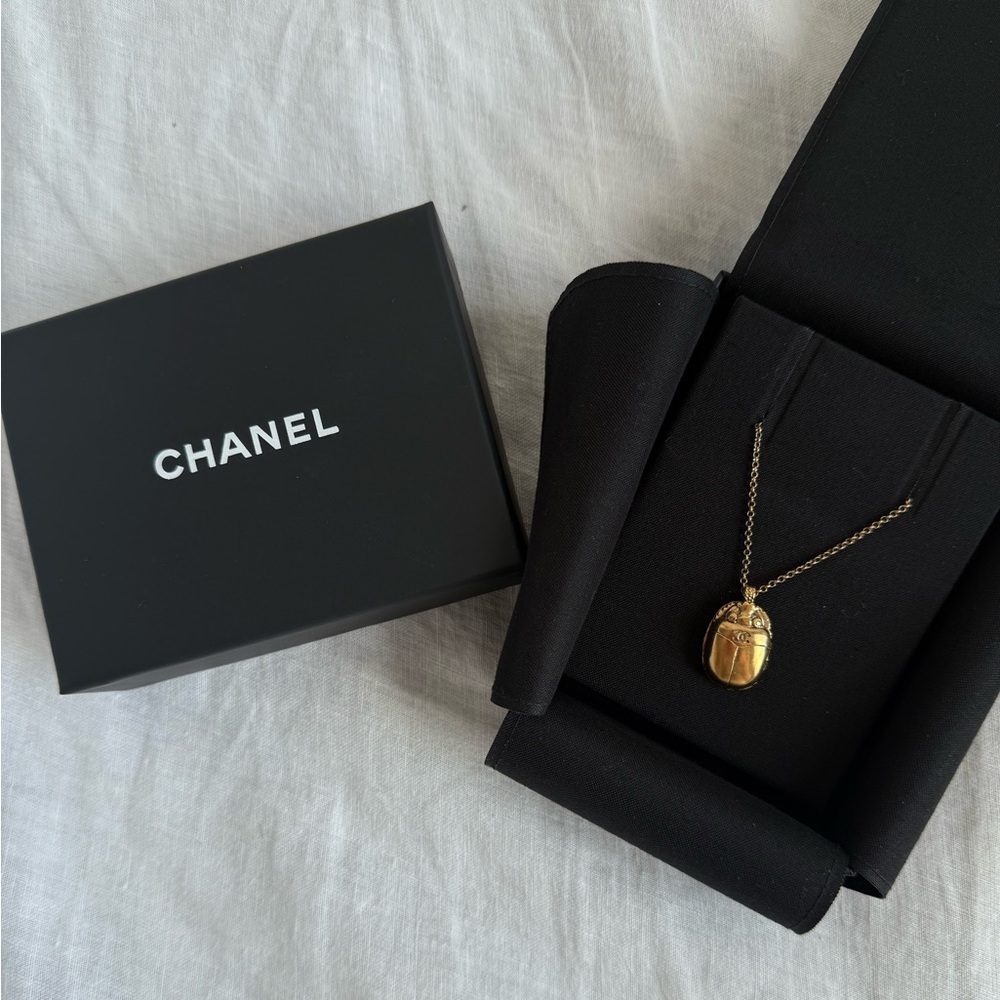 CHANEL Pendant | The Paris-New York 2018/19 Métiers D'art Collection